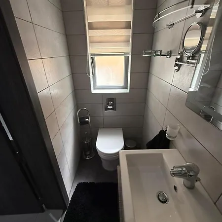 Apartment 3 Bedroom Prime Location Near