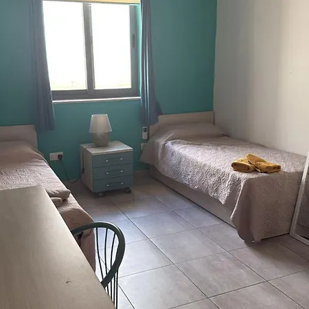 Apartment 3 Bedroom Prime Location Near